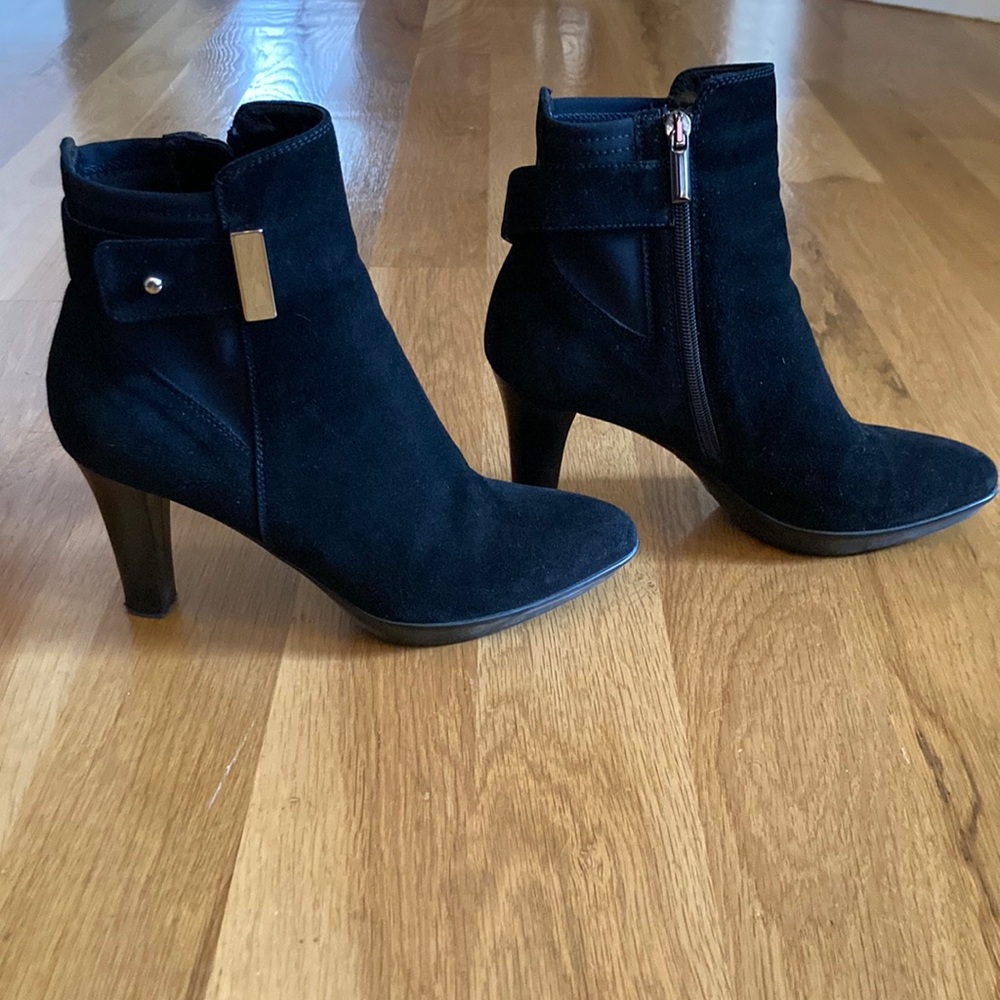 Aquatalia black suede bootie. Size 8. 3.5” heel.